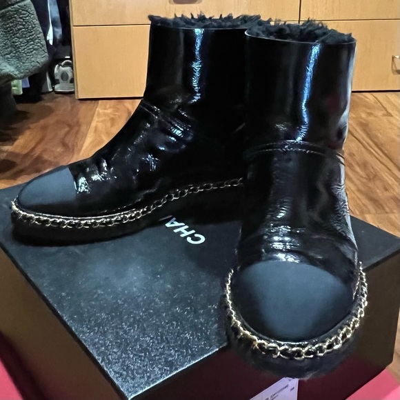 Chanel shearling lined chain boots size 37 - Picture 6 of 12